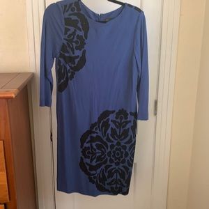 Blue three quarter sleeve shift with bold floral print; just Taylor: size 8